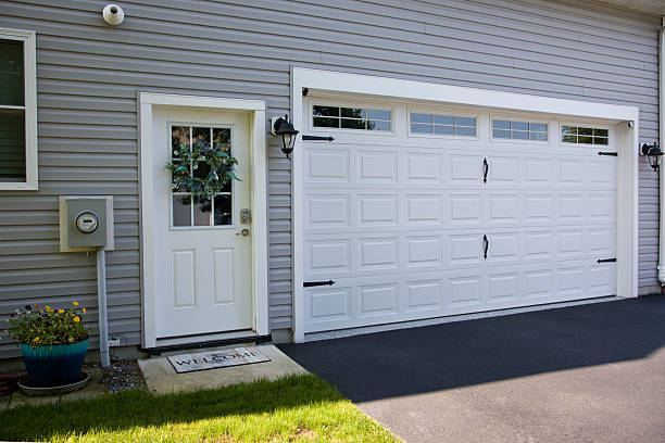 24/7 Emergency Garage Door Panel Replacement experts in Mediapolis, IA